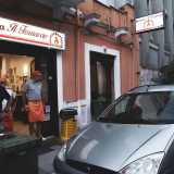Concludiamo il nostro giro in via Crispi, nel quartiere Libert�, l� dove affonda le sue radici dal 1972 �Il Fornaccio�